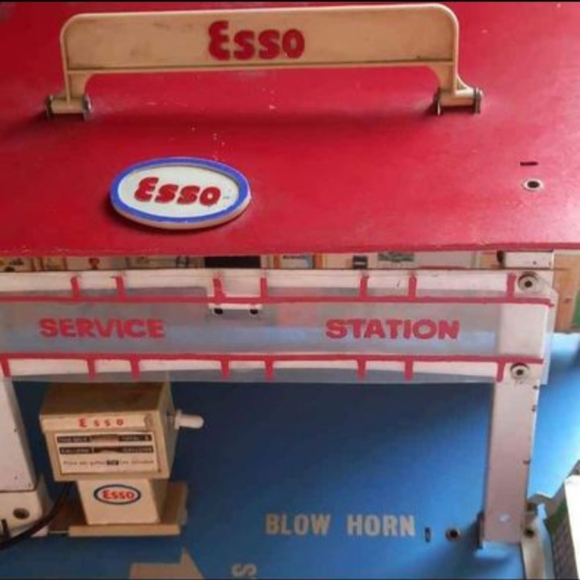 1960's Esso folding gas station toy - Picture 7 of 10